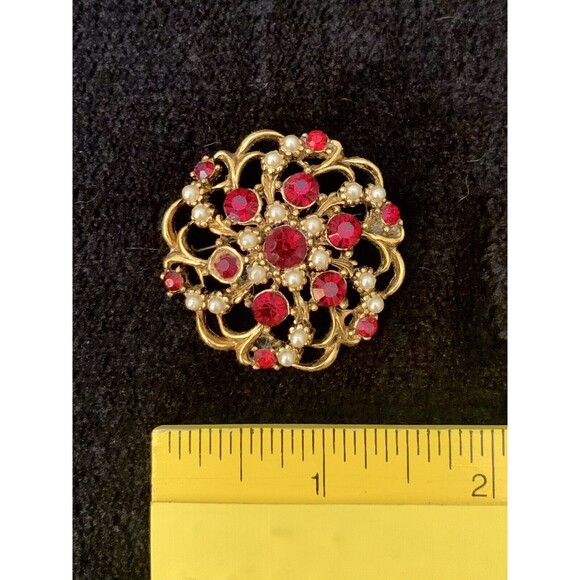 Vintage 1950s Red Rhinestone and Faux Pearl Gold Tone Brooch - Picture 5 of 5